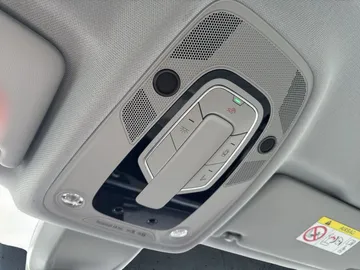 Car image 32