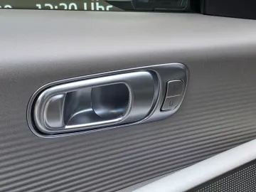Car image 33