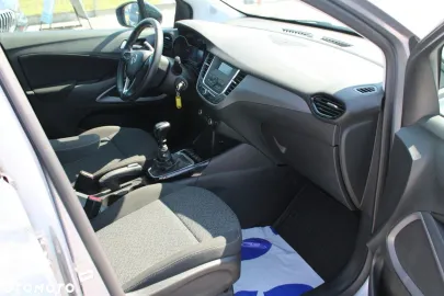 Car image 25