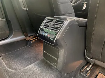 Car image 36