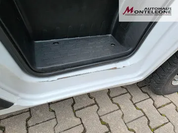 Car image 29
