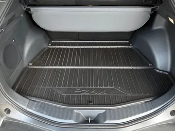 Car image 25