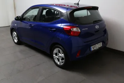 Car image 4