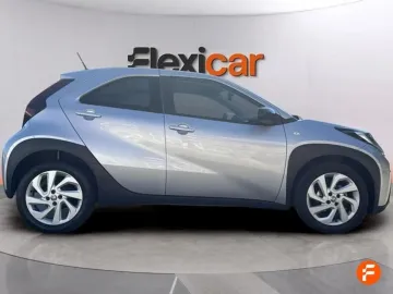 Car image 4