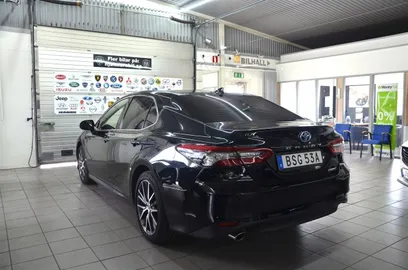 Car image 3