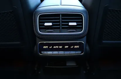 Car image 37