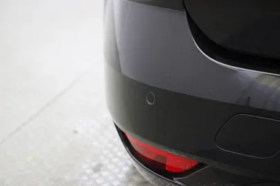 Car image 32