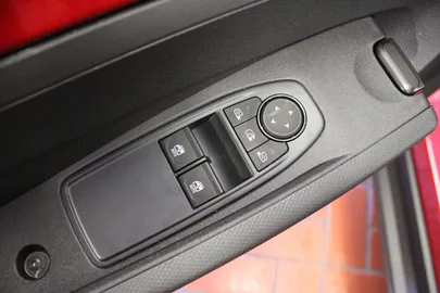 Car image 43