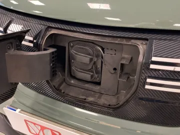 Car image 26
