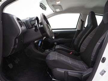 Car image 15