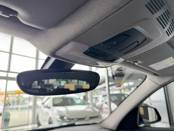 Car image 34