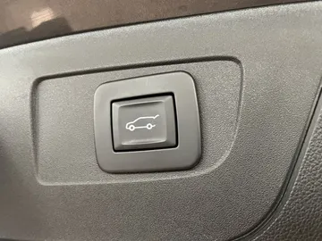 Car image 33