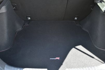 Car image 32