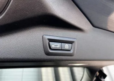 Car image 32