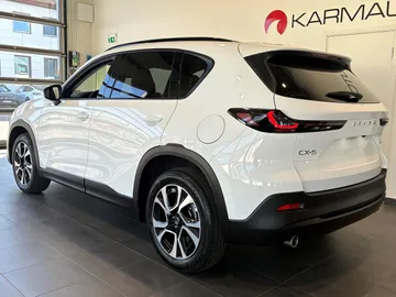 Car image 5