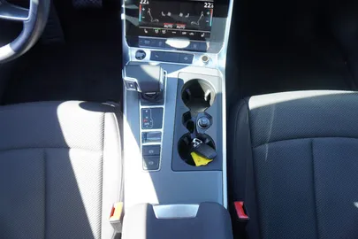 Car image 26