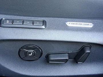 Car image 33