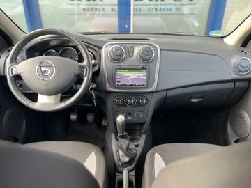 Car image 14