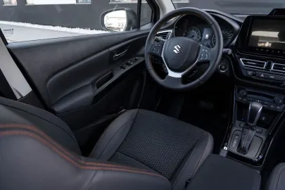 Car image 5