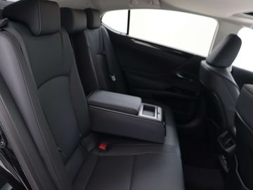 Car image 33