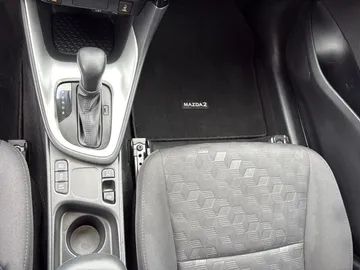 Car image 27