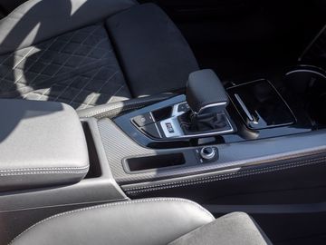 Car image 27