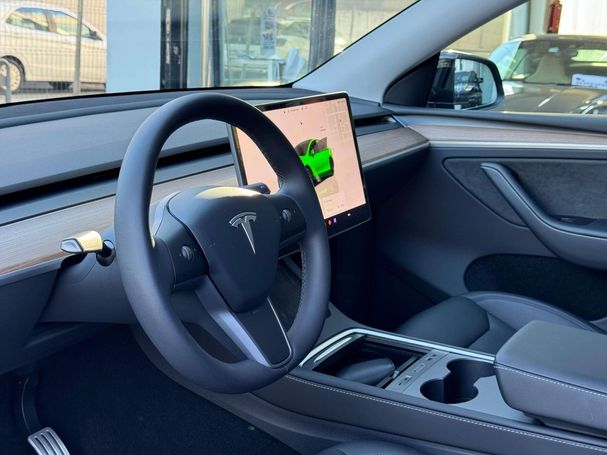 Tesla Model Y Performance AWD 353 kW image number 9