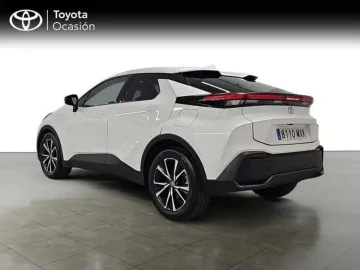 Car image 4