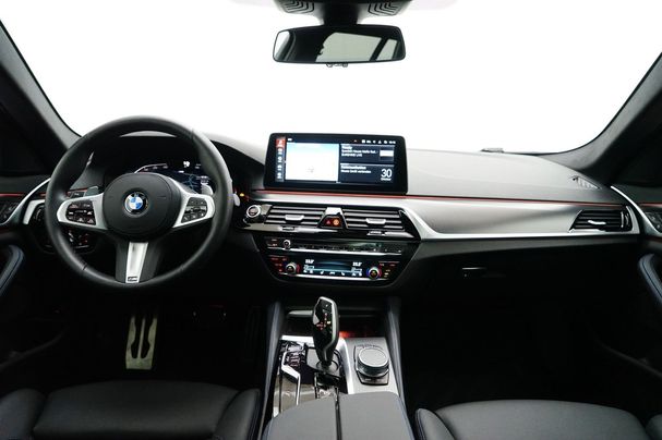 BMW 520i Touring 135 kW image number 3