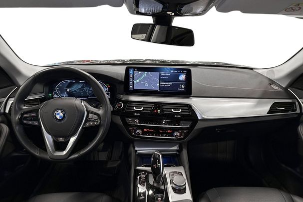 BMW 530i Touring xDrive 185 kW image number 11