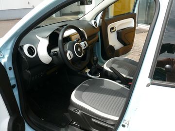 Car image 16