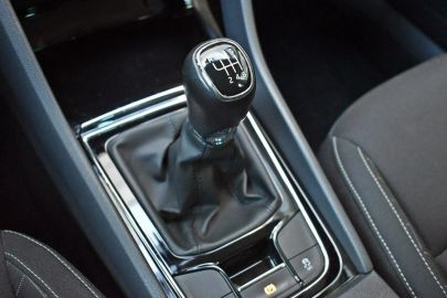 Car image 26