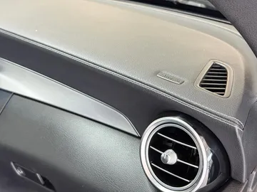 Car image 40