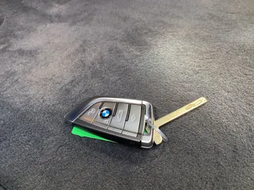 Car image 26