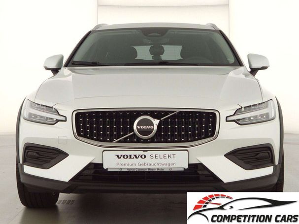 Volvo V60 Cross Country AWD B4 145 kW image number 2