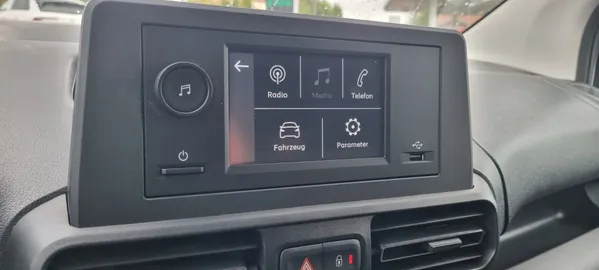 Car image 23