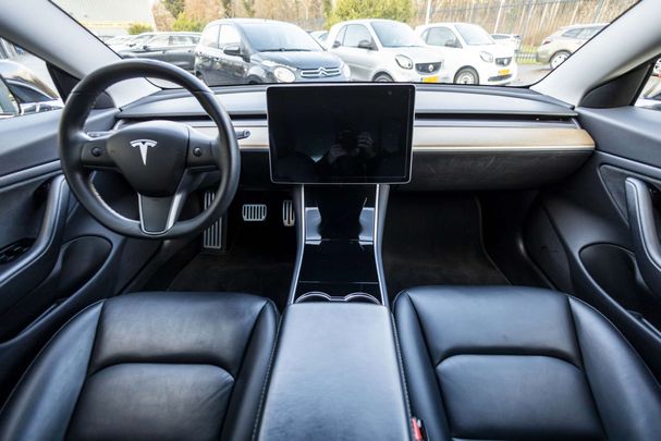 Tesla Model 3 Long Range AWD 158 kW image number 16