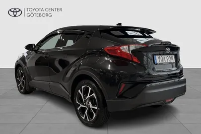 Car image 4