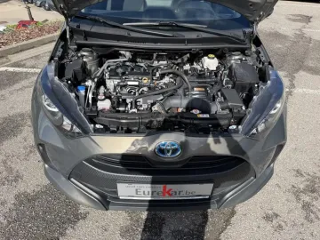 Car image 15