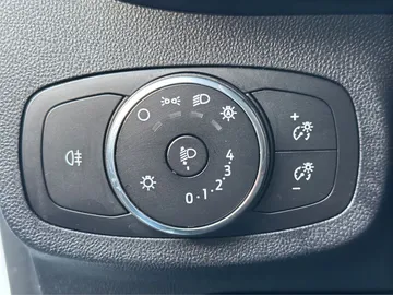 Car image 33