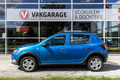 Car image 3