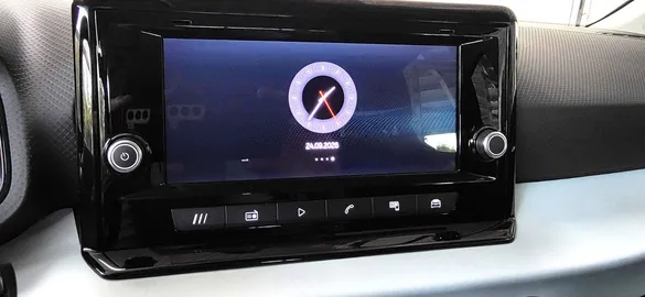 Car image 25