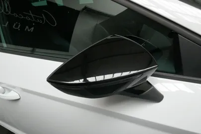 Car image 46