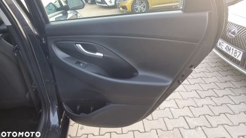 Car image 30