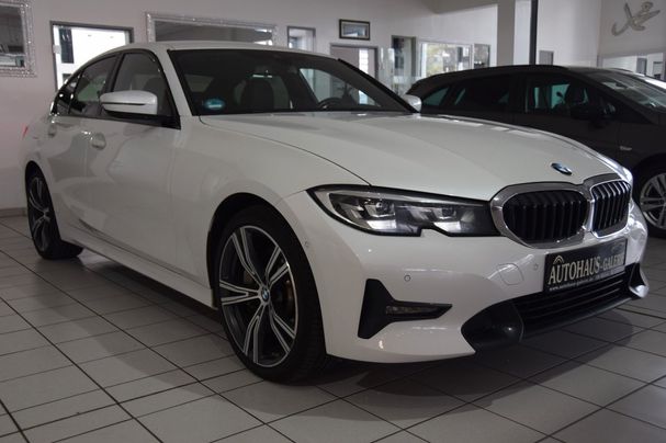 BMW 330 e Sport Line 215 kW image number 16