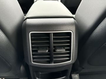 Car image 32