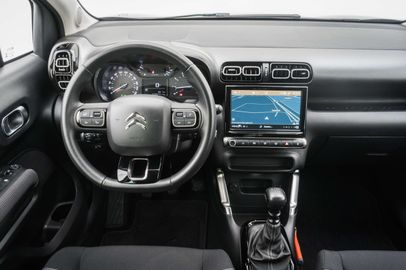 Car image 14