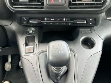 Car image 26