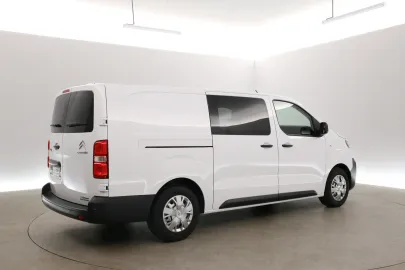 Car image 32