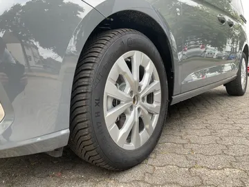 Car image 27